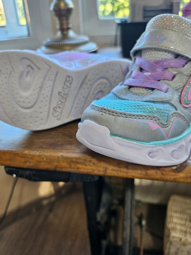 Sneakers da ragazza Skechers taglia 24.