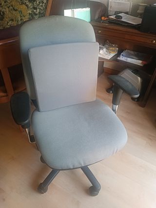 Silla de escritorio gris