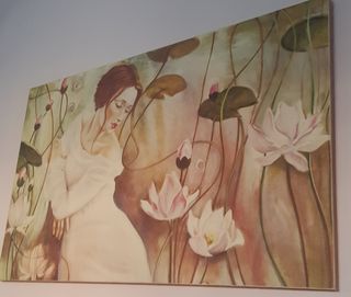 Quadro donna tra fiori