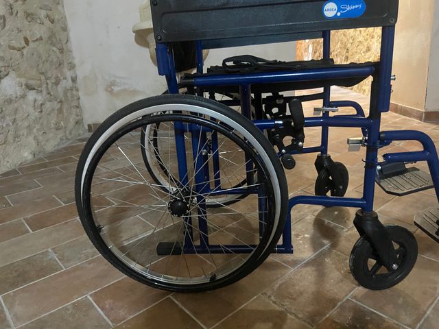 Sedia a rotelle Ardea Skinny.