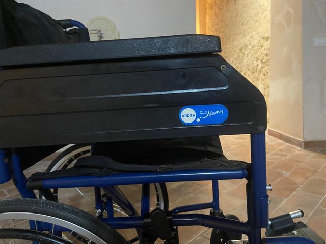 Sedia a rotelle Ardea Skinny.