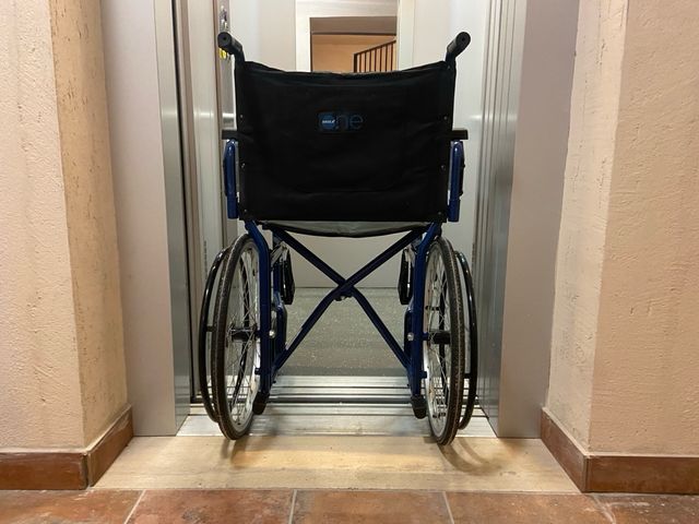 Sedia a rotelle Ardea Skinny.