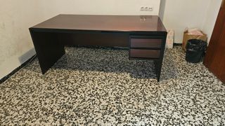 Mesa de despacho de dirección