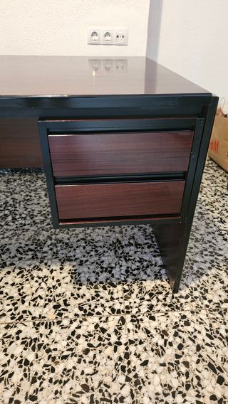 Mesa de despacho de dirección