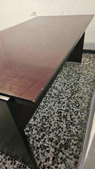 Mesa de despacho de dirección