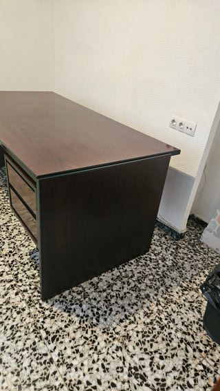 Mesa de despacho de dirección
