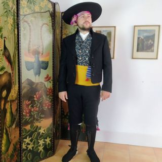 VENTAS TRAJE DE BATURRO