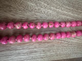 Collar de piedras naturales en tonos rosa