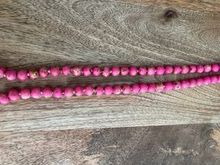 Collar de piedras naturales en tonos rosa