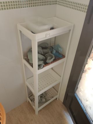 Estantería de plástico blanca