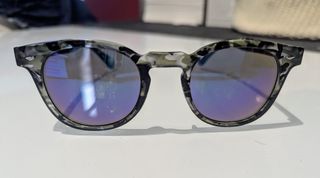 Occhiali da sole con montatura camouflage 