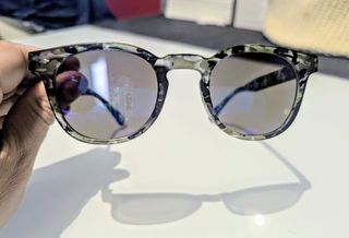 Occhiali da sole con montatura camouflage 