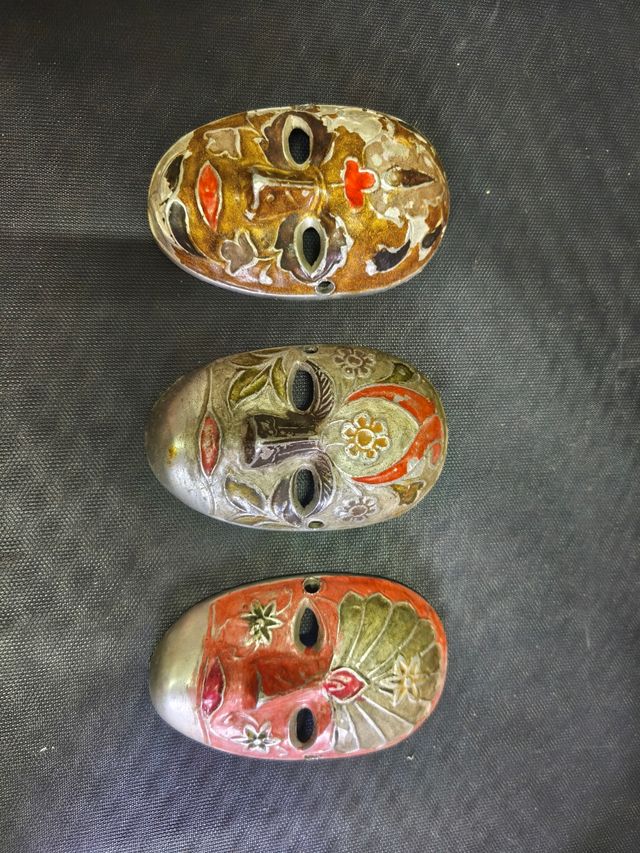 Set di 3 maschere decorative in metallo