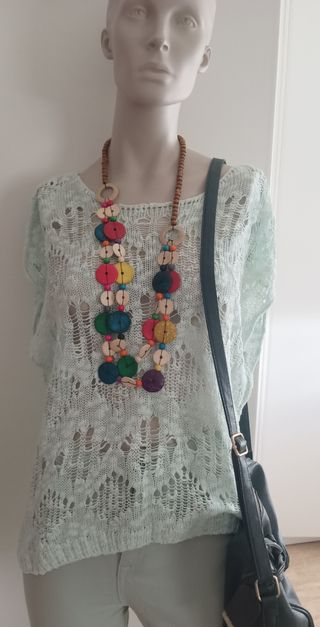 Collar de cuentas de madera y conchas