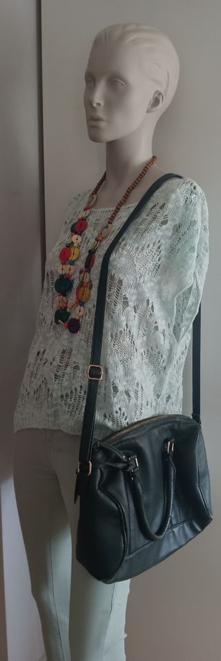 Collar de cuentas de madera y conchas