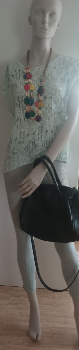Collar de cuentas de madera y conchas