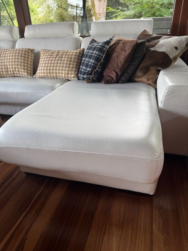 Divano in pelle con chaise longue