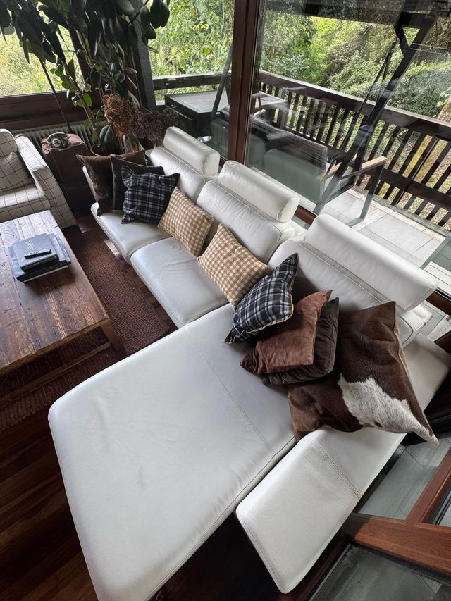 Divano in pelle con chaise longue