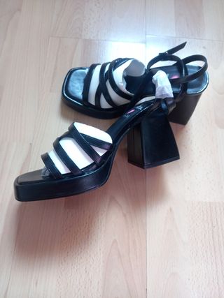 Sandalias tacón plataforma negras, Ulanka