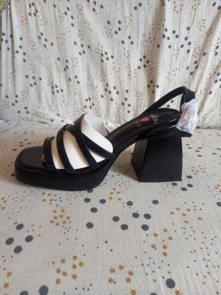 Sandalias tacón plataforma negras, Ulanka