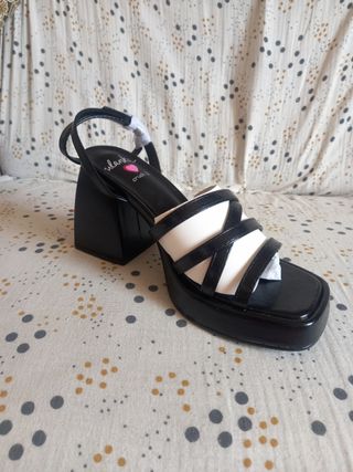Sandalias tacón plataforma negras, Ulanka