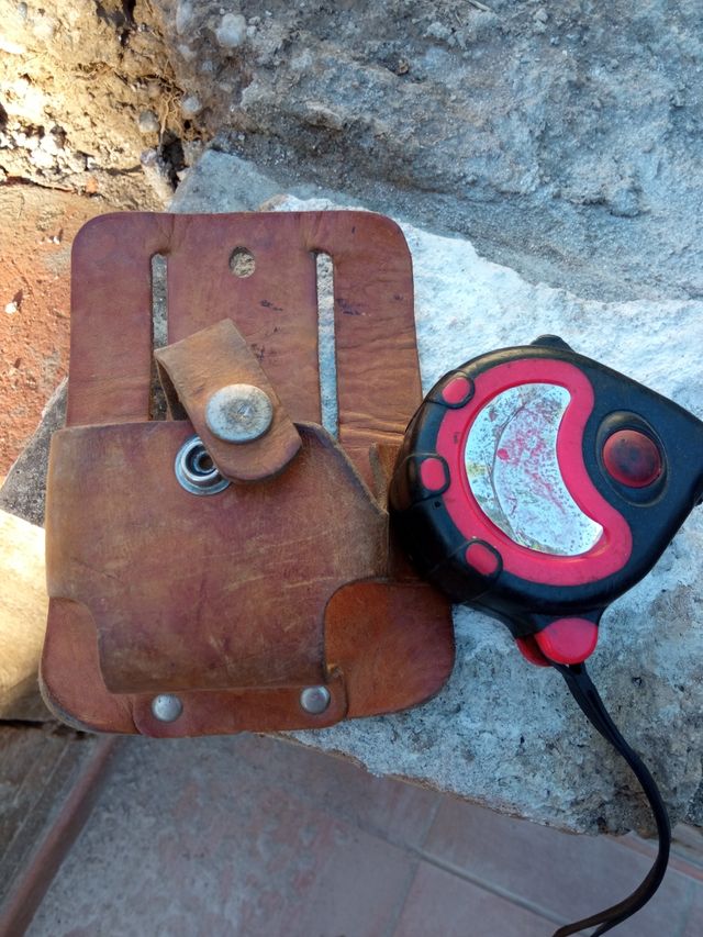 Metro 5m con funda de cuero