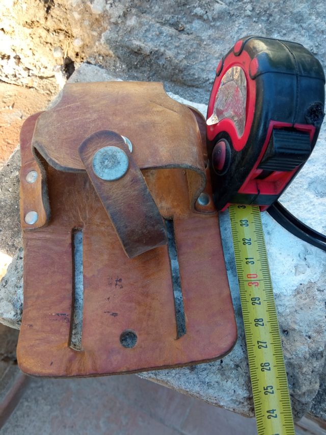 Metro 5m con funda de cuero