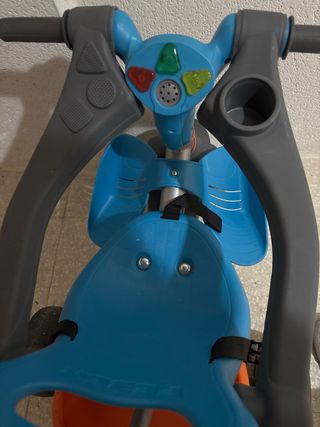 Triciclo Feber para niños con cinturón