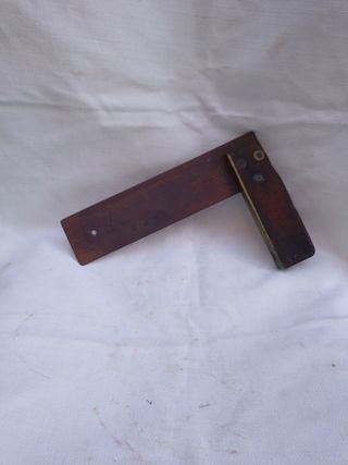 Escuadra de madera