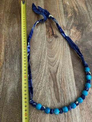 Collar africano con cuentas azules
