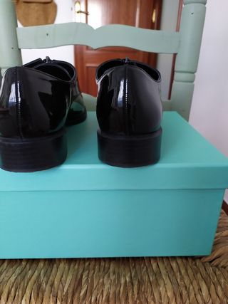 Zapatos charol Zara negros con cremallera