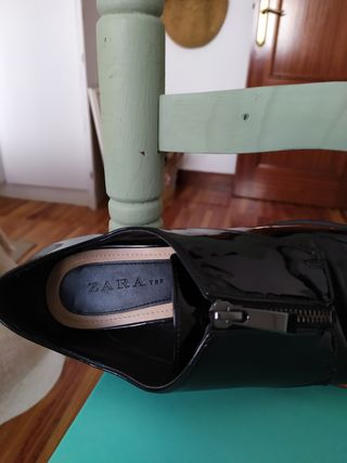 Zapatos charol Zara negros con cremallera