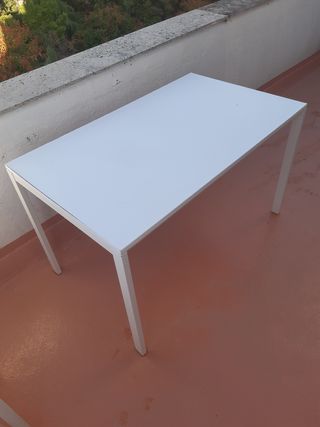 Mesa blanca para cocina/salón/terraza