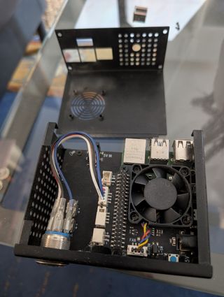 Raspberry Pi 4B 8GB + Carcasa , cargador y mas