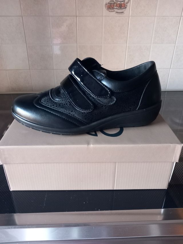 Mocassino donna nero con velcro