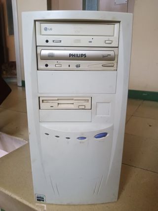 Ordenador Retro - Año 2000