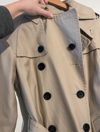 Gabardina corta beige Coach