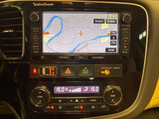 Mitsubishi Outlander 220 DI-D KAITEKI 4WD