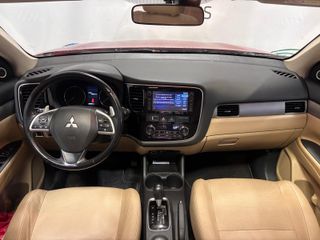 Mitsubishi Outlander 220 DI-D KAITEKI 4WD