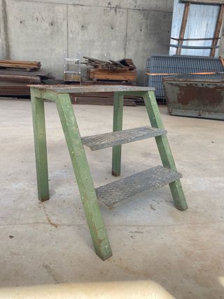 Escalera de hierro verde