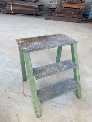 Escalera de hierro verde