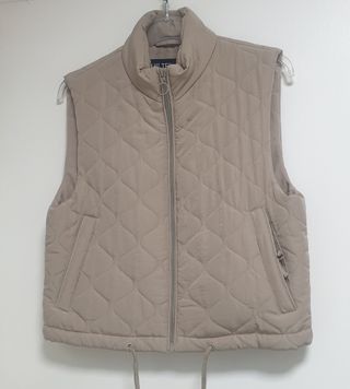 Chaleco corto Stradivarius beige mujer