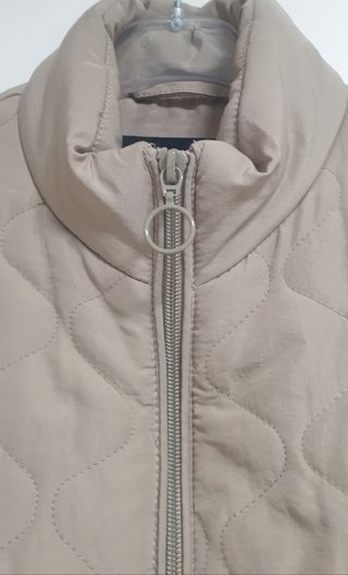 Chaleco corto Stradivarius beige mujer