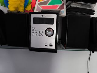 Minicadena LG compacta con mando