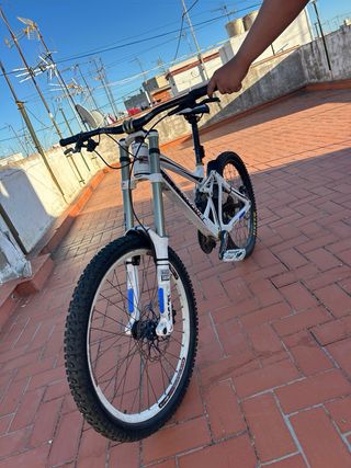 Bicicleta de Montaña Doble Suspensión