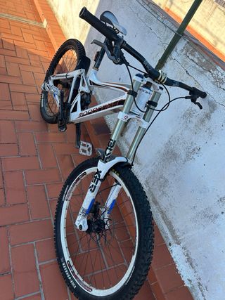 Bicicleta de Montaña Doble Suspensión
