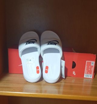 Sandalias Nike blancas talla 40