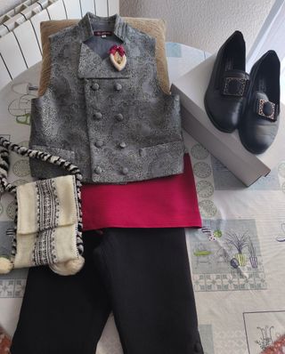 Traje de torrentí para niño talla 12