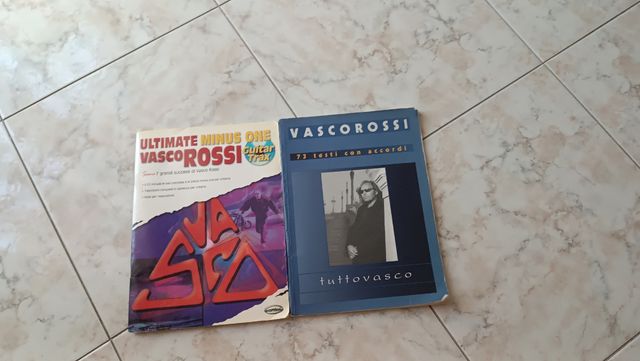 2 Libri Vasco Rossi - Ultimate Minus One & Tutto V