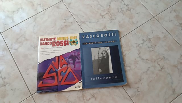 2 Libri Vasco Rossi - Ultimate Minus One & Tutto V